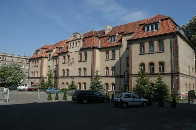 SPRZEDAM BUDYNEK /KAMIENICĘ Powierzchnia ok 2000 m2 750 000zł